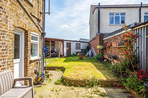 129 Kingston Road, Leatherhead, KT22 7NT