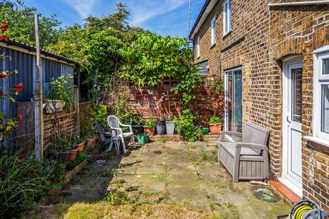 129 Kingston Road, Leatherhead, KT22 7NT