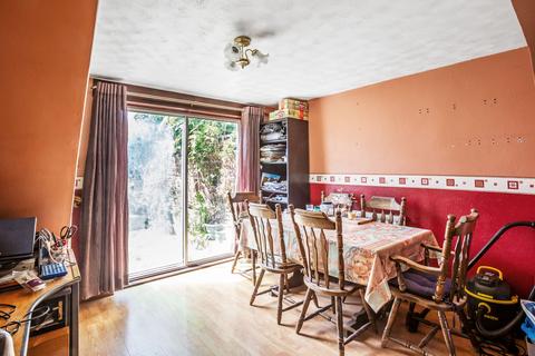 129 Kingston Road, Leatherhead, KT22 7NT