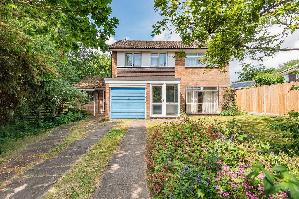 Grays Lane, Downley, HP13 4 bed detached house £695,000