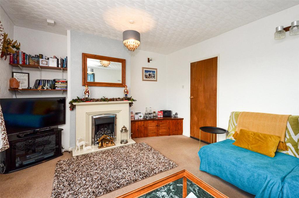 Lon Y Wylan, Llanfairpwll, Isle of Anglesey, LL61 3 bed semidetached house for sale £255,000