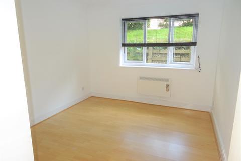 1 bedroom flat to rent, Great Heathmead, Haywards Heath, RH16