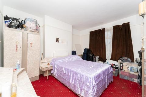 5 The Ride, Brentford, TW8 9LB