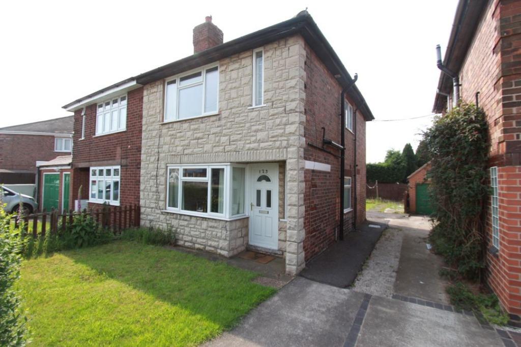 Bramcote Avenue, Beeston, NG9 3 bed semidetached house £1,100 pcm (£