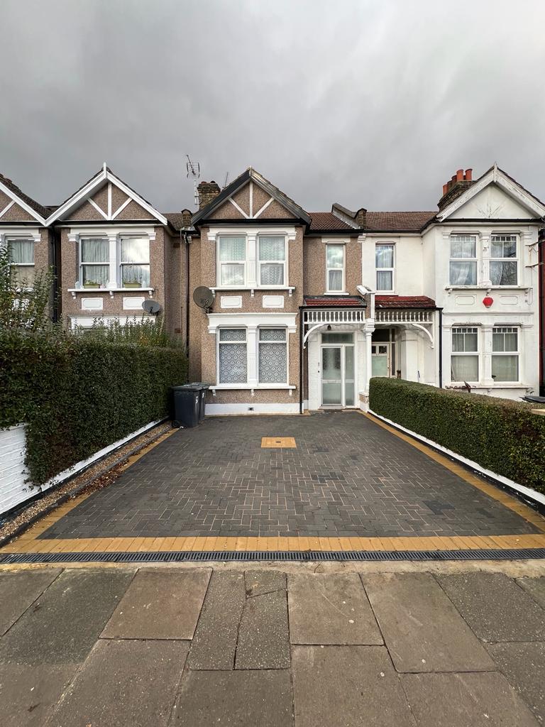 5 Bedroom House For Rent in N17 Tottenham