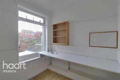 3 bedroom end of terrace house to rent, Wherstead Road