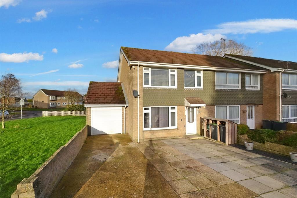 Corfe Mullen 3 bed end of terrace house for sale £325,000