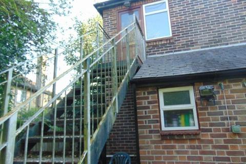 2 bedroom flat to rent, Highfield Lane