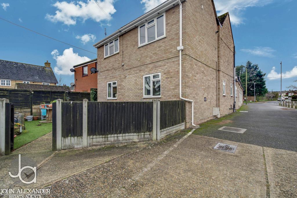 Church Road, Tiptree 2 bed to rent £975 pcm (£225 pw)