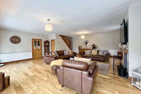3 bedroom detached bungalow for sale - Noodfa, Little Row, Aberdare, CF44 0YY