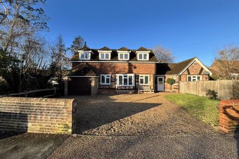 2 bedroom cottage to rent, The Street, Horsham