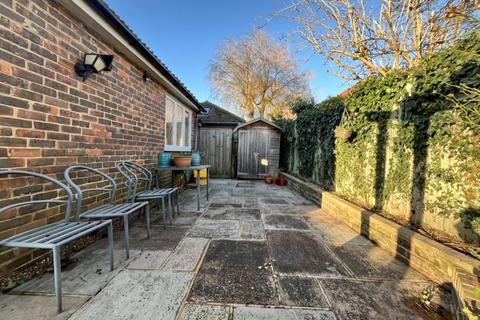 2 bedroom cottage to rent, The Street, Horsham