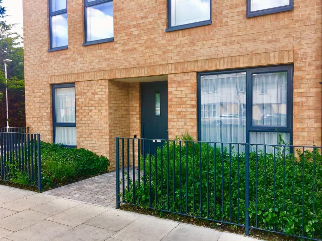Arthur Court, Ruislip Road, Greenford UB6 3 bed ground floor flat for