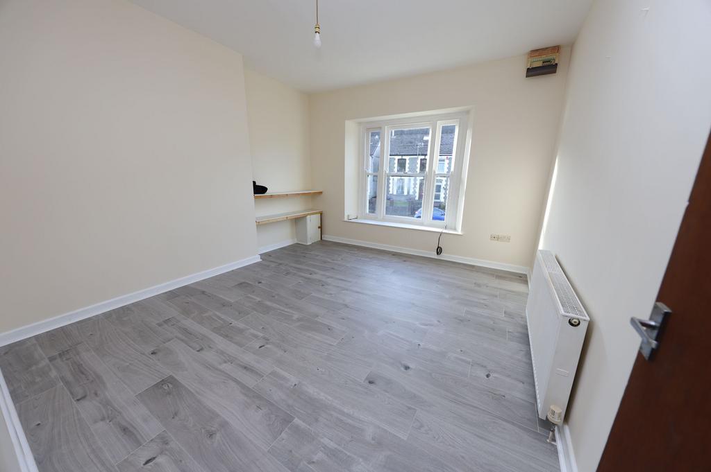 Maerdy, Ferndale CF43 2 bed flat to rent £495 pcm (£114 pw)