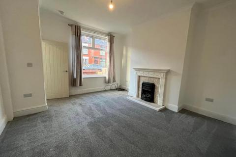 3 bedroom terraced house to rent, Bolton BL2