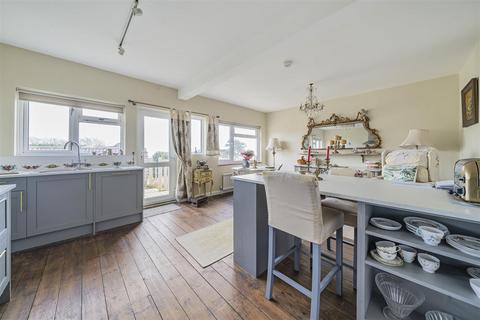 Panorama Highcliffe Close, Seaton, EX12 2QA