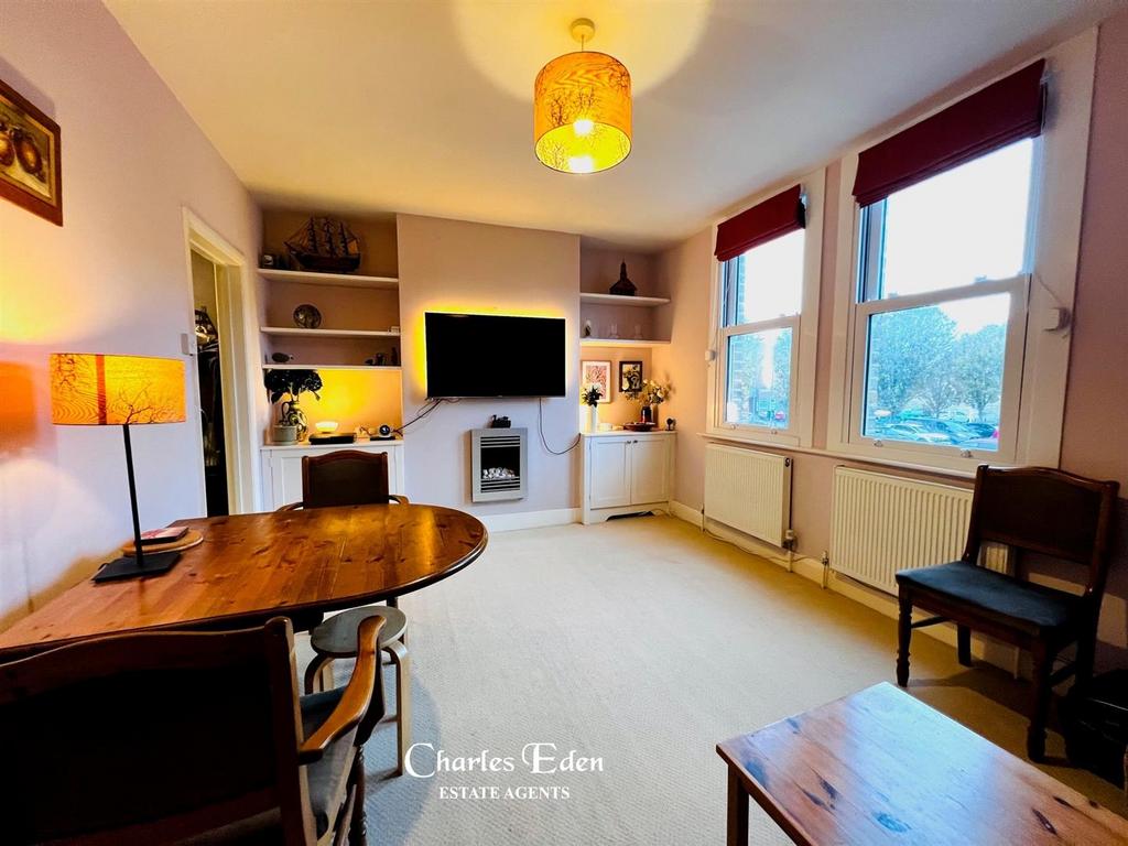 Burnhill Road, Beckenham BR3 1 bed flat £305,000