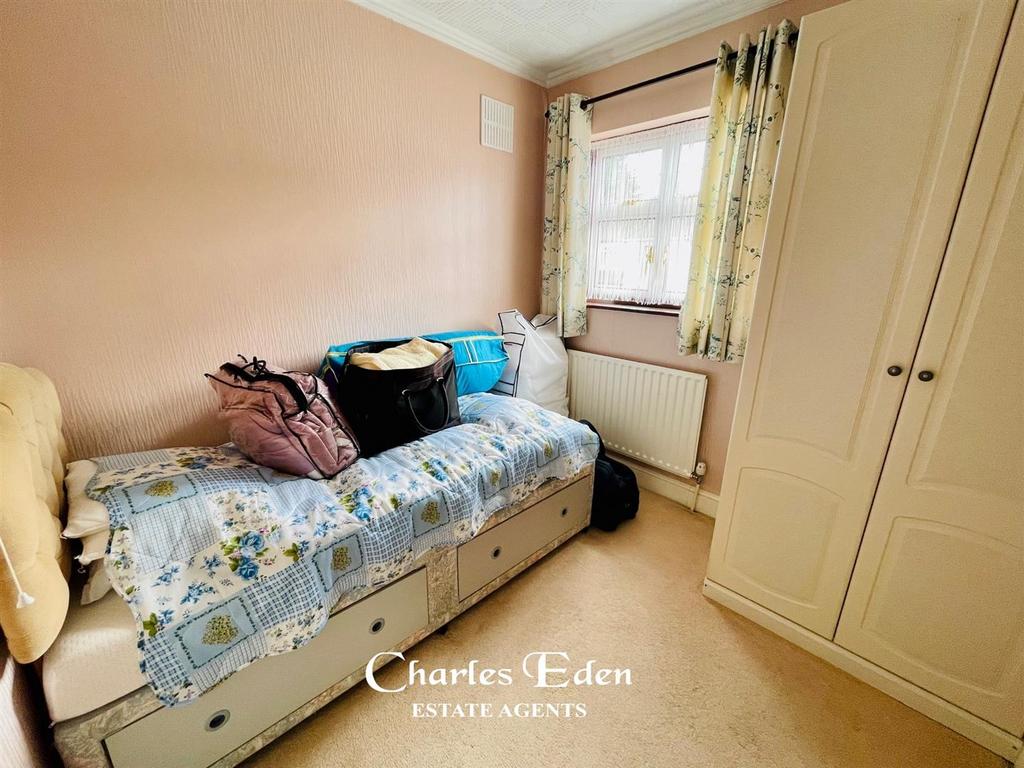 Bed 3.jpg