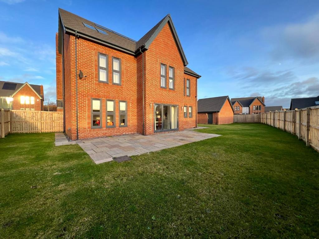 Willow Drive, Wynyard 6 bed detached house £2,995 pcm (£691 pw)