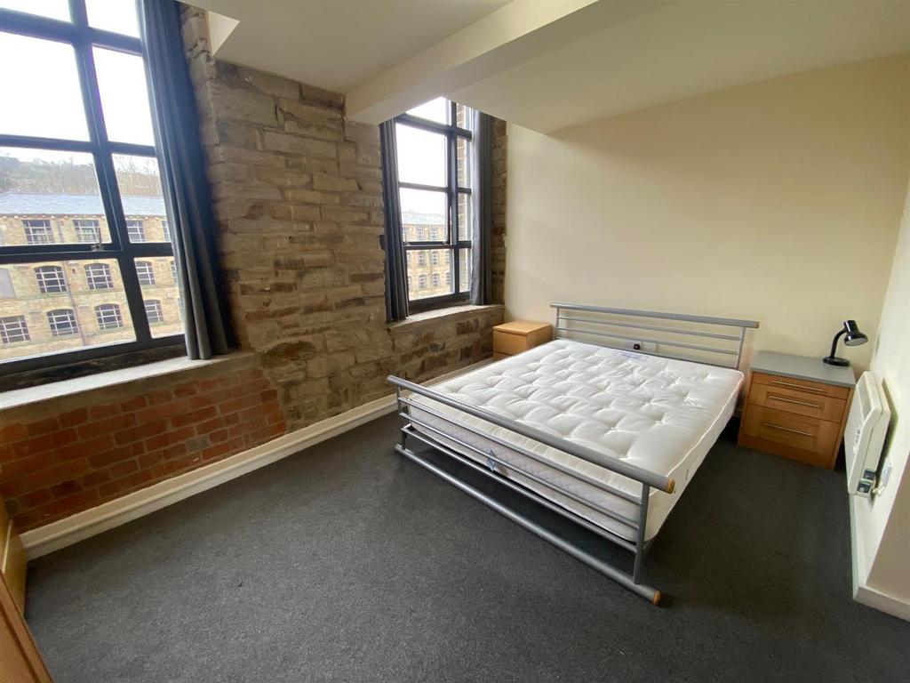 BEDROOM.jpg