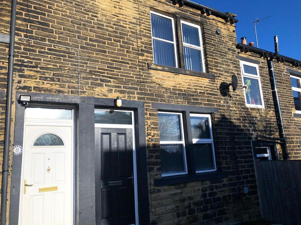 Sharp Row, Pudsey 2 bed terraced house to rent £850 pcm (£196 pw)