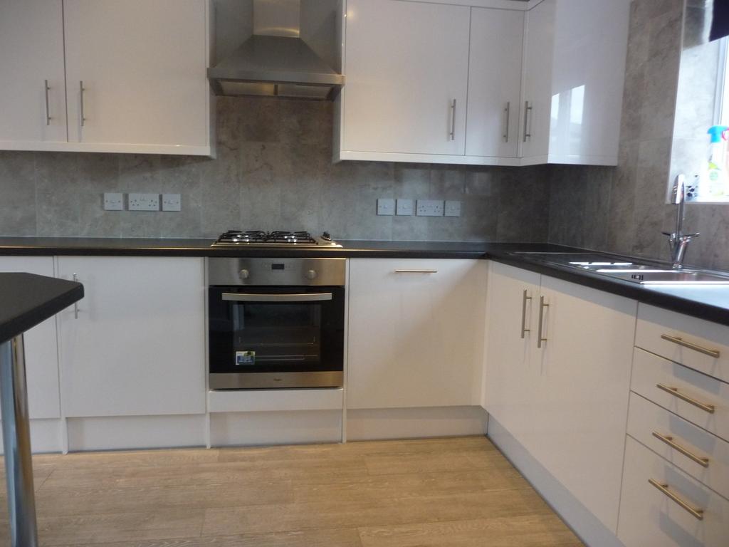 Cherry Way, Hatfield, Hatfield, AL10 3 bed terraced house £1,700 pcm (£392 pw)