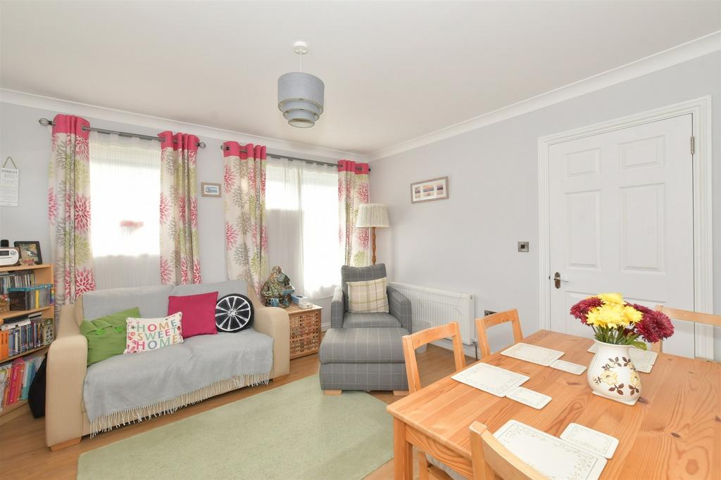 Park Lane, Cosham, Portsmouth, Hampshire 2 bed flat for sale £175,000