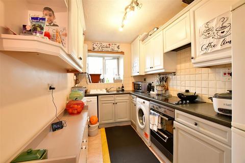 2 bedroom flat for sale, Oaks Lane, Ilford, Essex