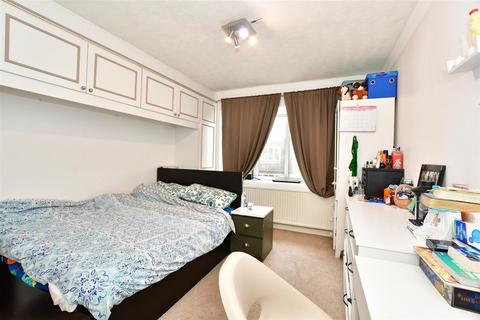 2 bedroom flat for sale, Oaks Lane, Ilford, Essex