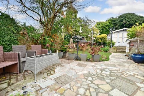 11 Chalkpit Terrace, Dorking, RH4 1HX