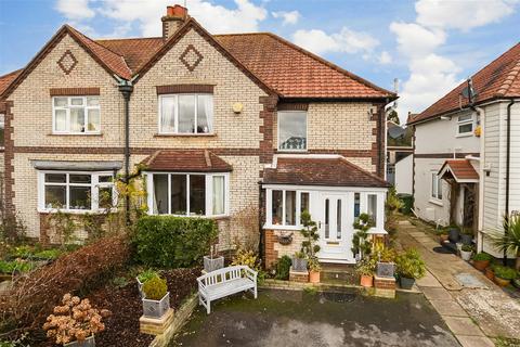 11 Chalkpit Terrace, Dorking, RH4 1HX