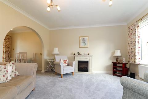 2 bedroom bungalow for sale - Badgers Walk, Chorleywood, Rickmansworth, Hertfordshire, WD3