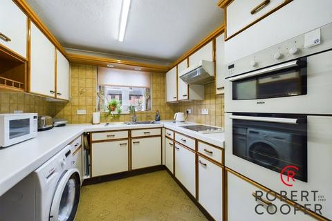 12 Winslow Close, Pinner, HA5 2QX