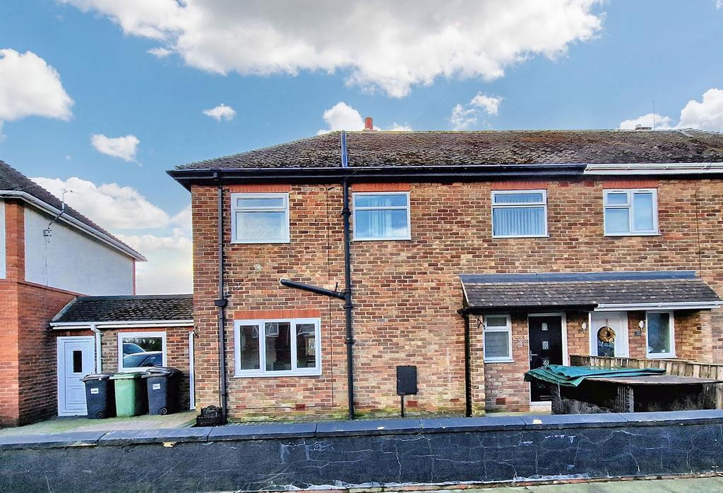 Grange Park Avenue, Bedlington, Northumberland, NE22 7EG 3 bed semi