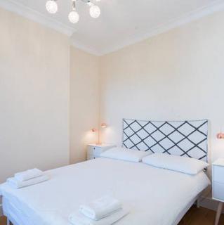 4 bedroom apartment to rent, Cowdenbeath Path, London, N1