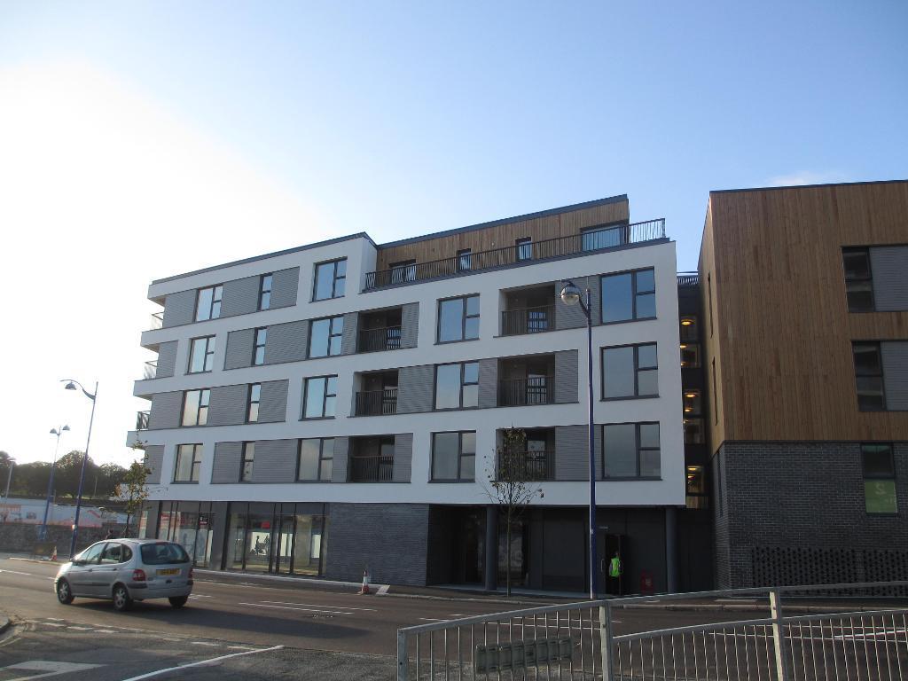 Millbay Road, Millbay, Plymouth, Devon, PL1 3JN 2 bed apartment to rent