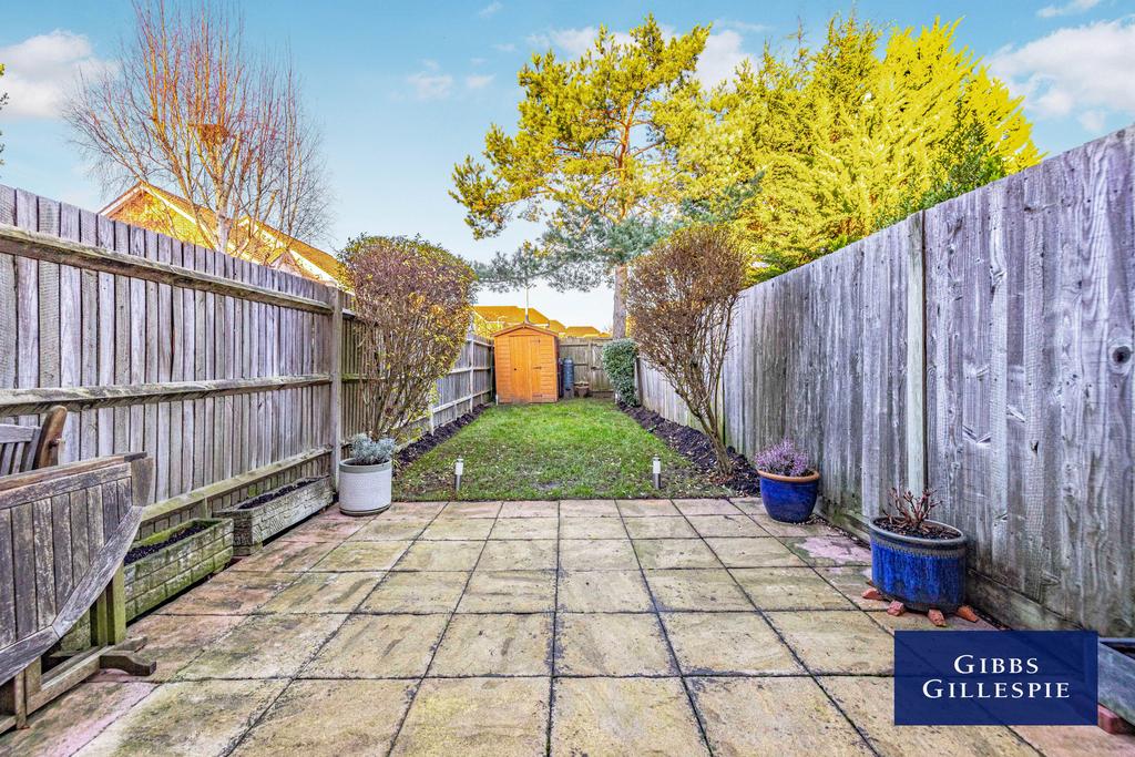 Chamberlain Way, Pinner 2 bed terraced house £1,650 pcm (£381 pw)
