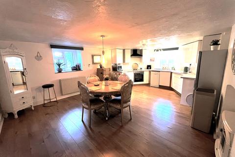 3 bedroom apartment to rent, Rectory Road, Ventnor