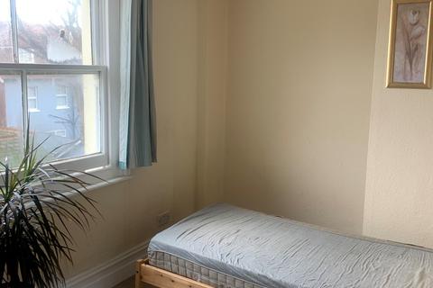 2 bedroom property to rent, Albert Road, PO21