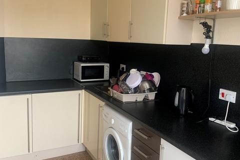 2 bedroom property to rent, Albert Road, PO21