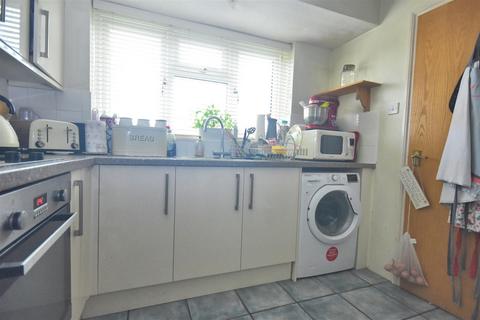 2 bedroom flat for sale, Russell Court, Wendover HP22