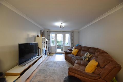 2 bedroom apartment to rent, Lumley Road, Horley