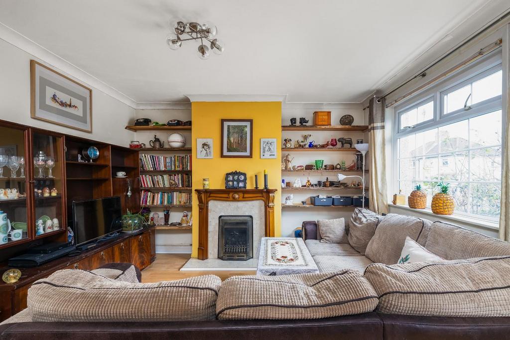 Crediton Crescent, Knowle 3 bed semidetached house for sale £280,000
