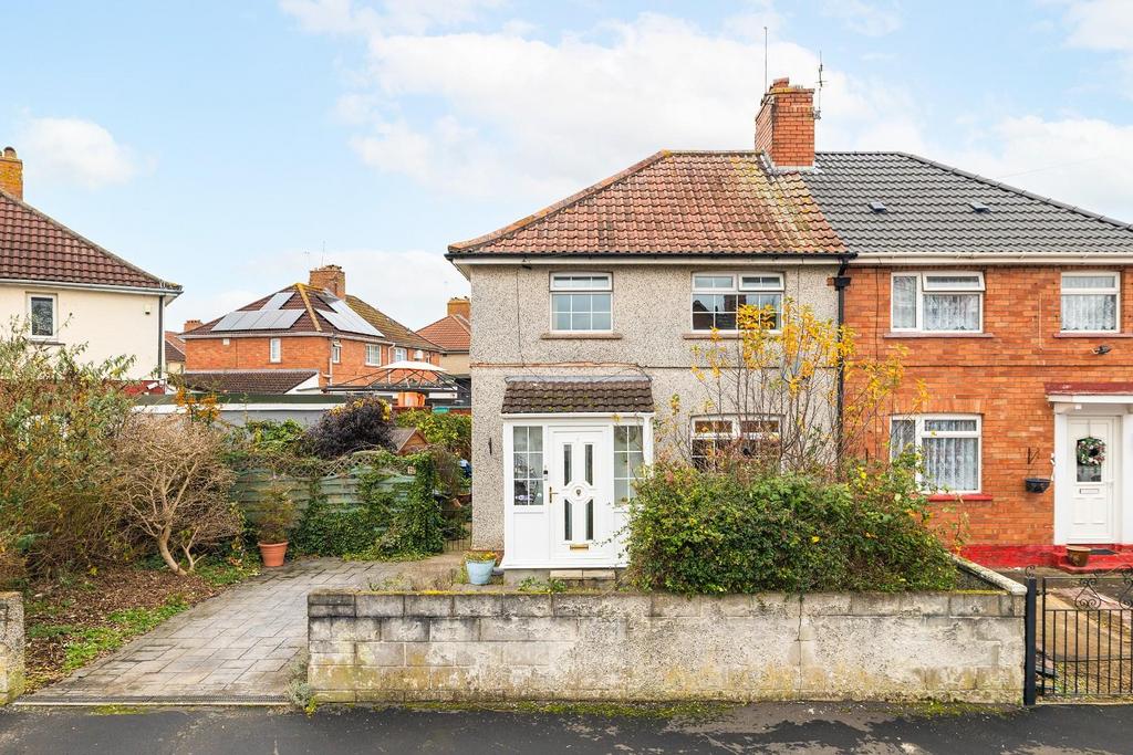 Crediton Crescent, Knowle 3 bed semidetached house for sale £280,000