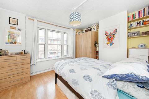 3 bedroom flat for sale, Azof Street, London
