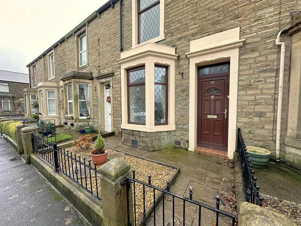 Victoria Street, Clitheroe, Ribble... 2 bed terraced house £165,000