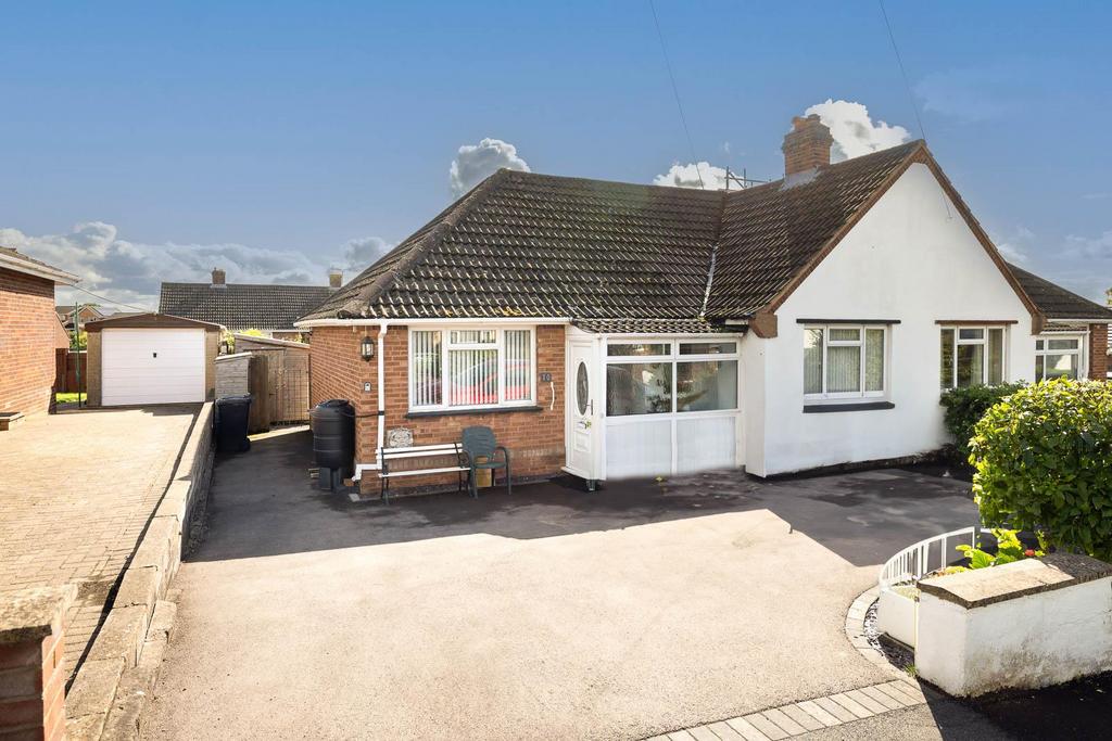 Kimberley Close, Lydney 2 bed semidetached bungalow £299,950