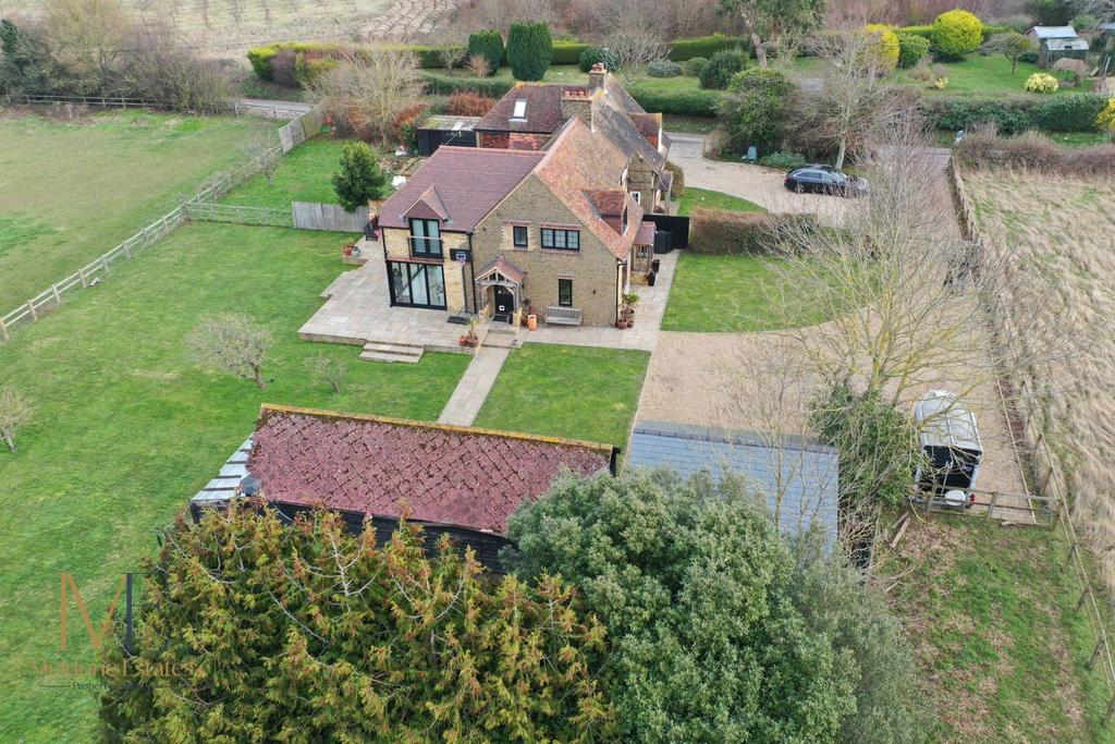 Aerial-Shot Round street Side 1