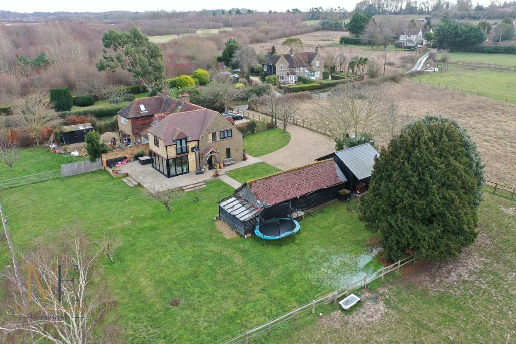 Aerial-Shot Round street Side 2