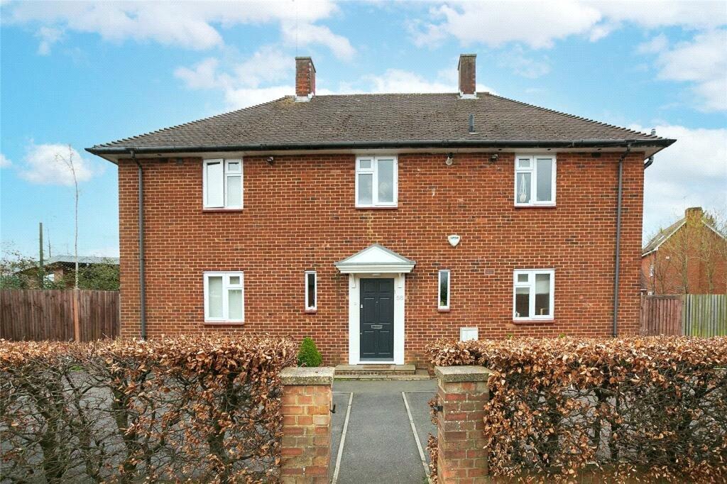 Harcourt Road, Bushey, WD23 3 bed detached house for sale £795,000